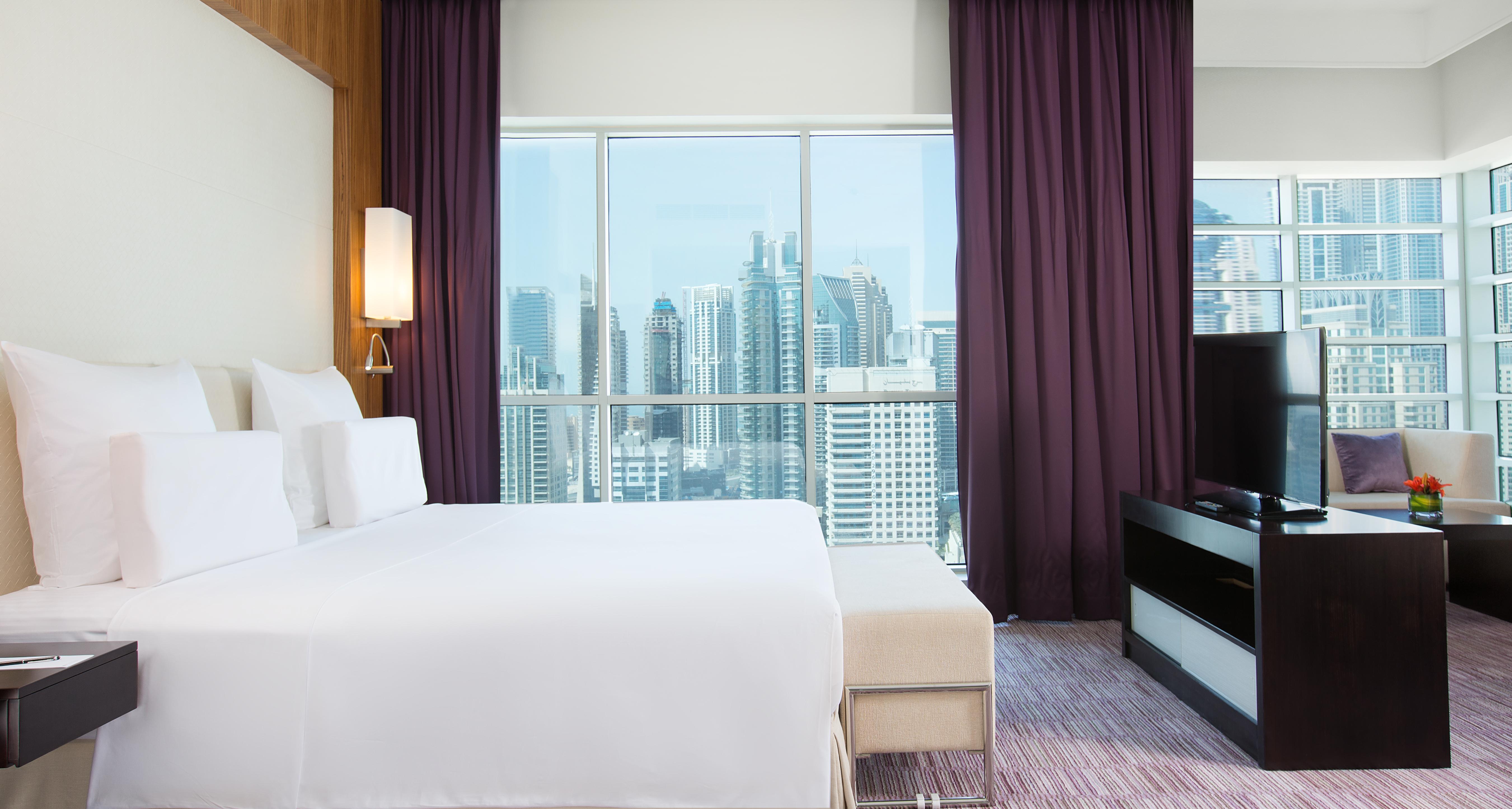 Pullman Jumeirah Lakes Towers Hotel y Residencia Dubái Exterior foto A bedroom at the hotel