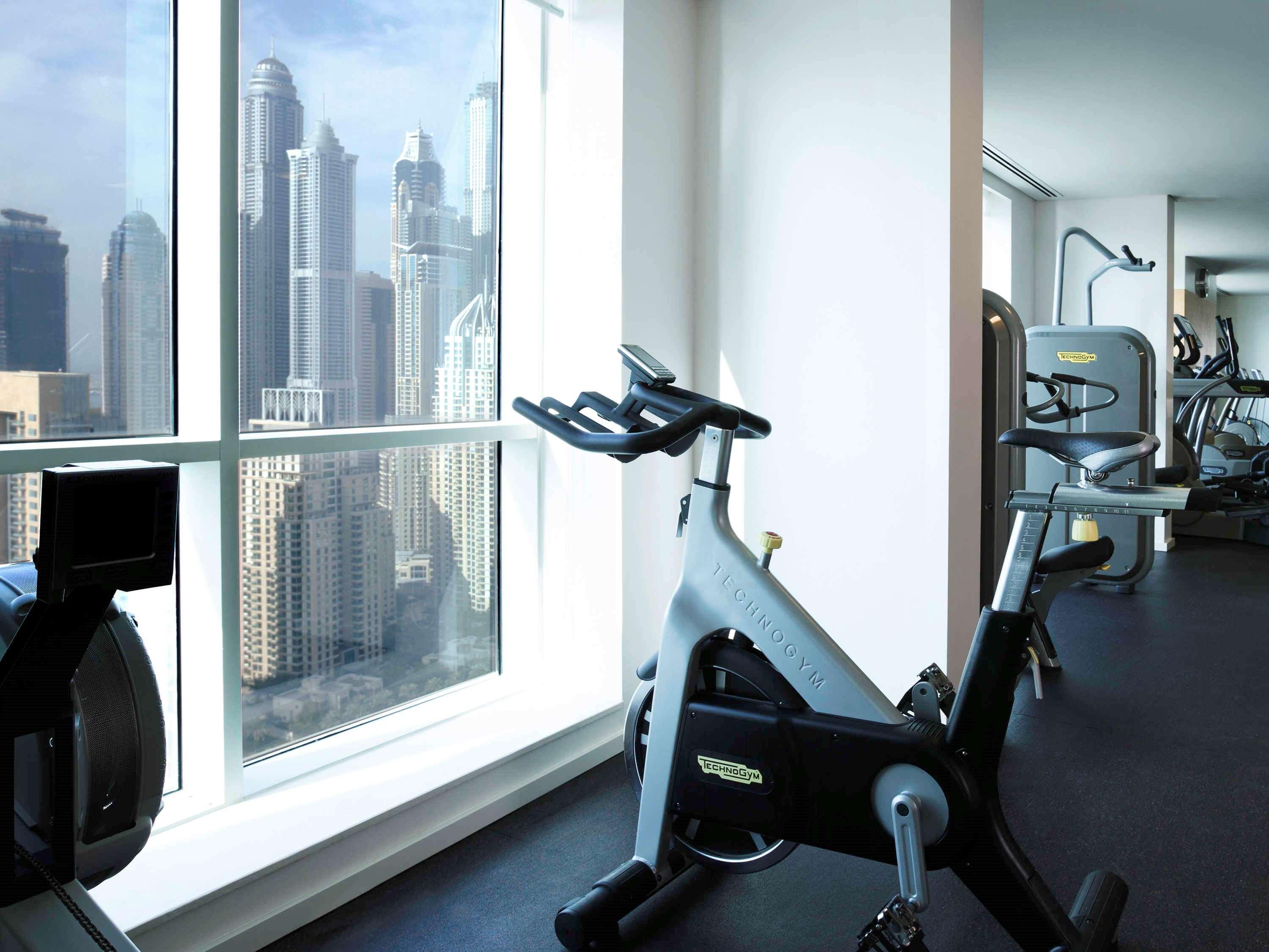 Pullman Jumeirah Lakes Towers Hotel y Residencia Dubái Exterior foto The gym at the 1018