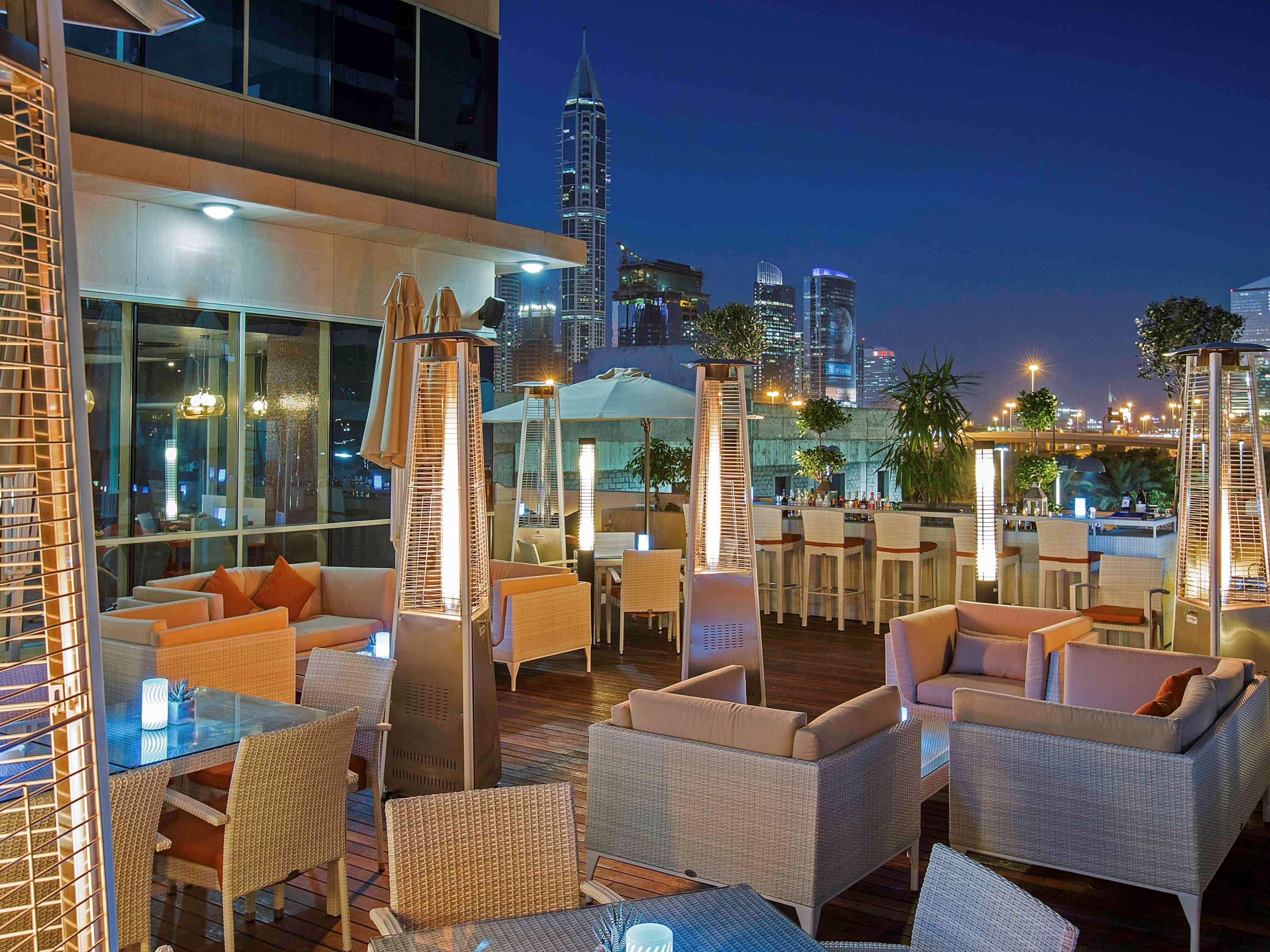 Pullman Jumeirah Lakes Towers Hotel y Residencia Dubái Exterior foto The View at The Address