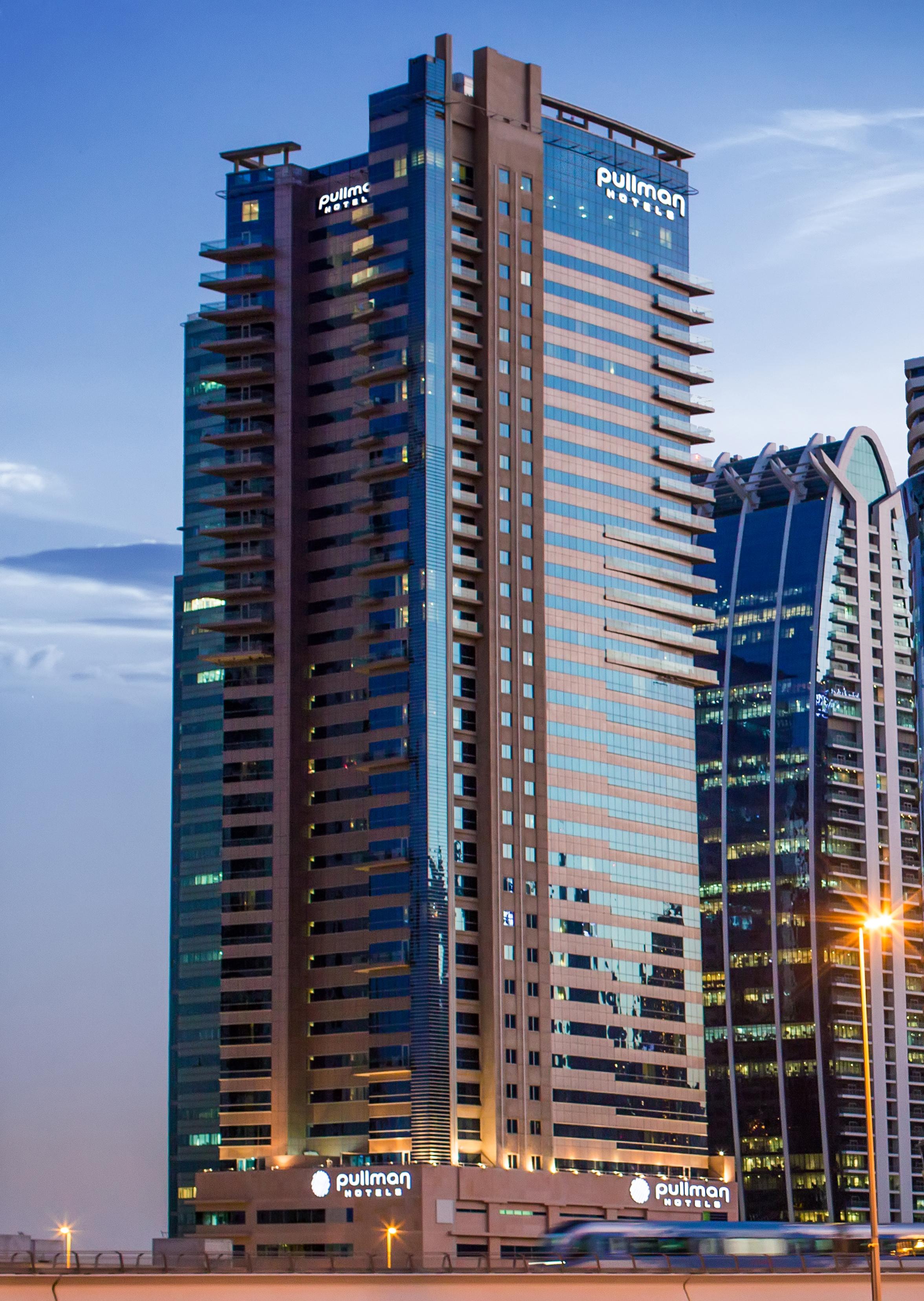 Pullman Jumeirah Lakes Towers Hotel y Residencia Dubái Exterior foto The Ritz-Carlton, Bahrain