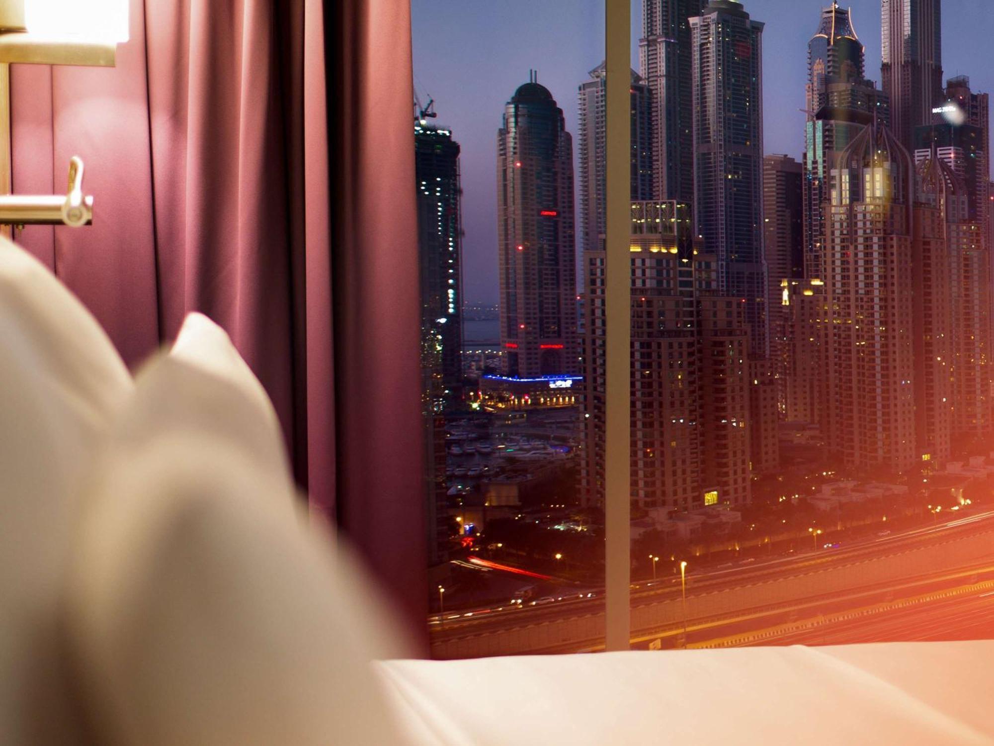 Pullman Jumeirah Lakes Towers Hotel y Residencia Dubái Exterior foto View from a room