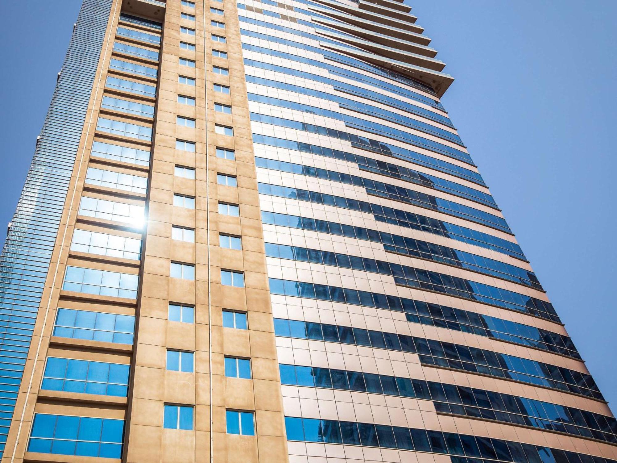 Pullman Jumeirah Lakes Towers Hotel y Residencia Dubái Exterior foto The building