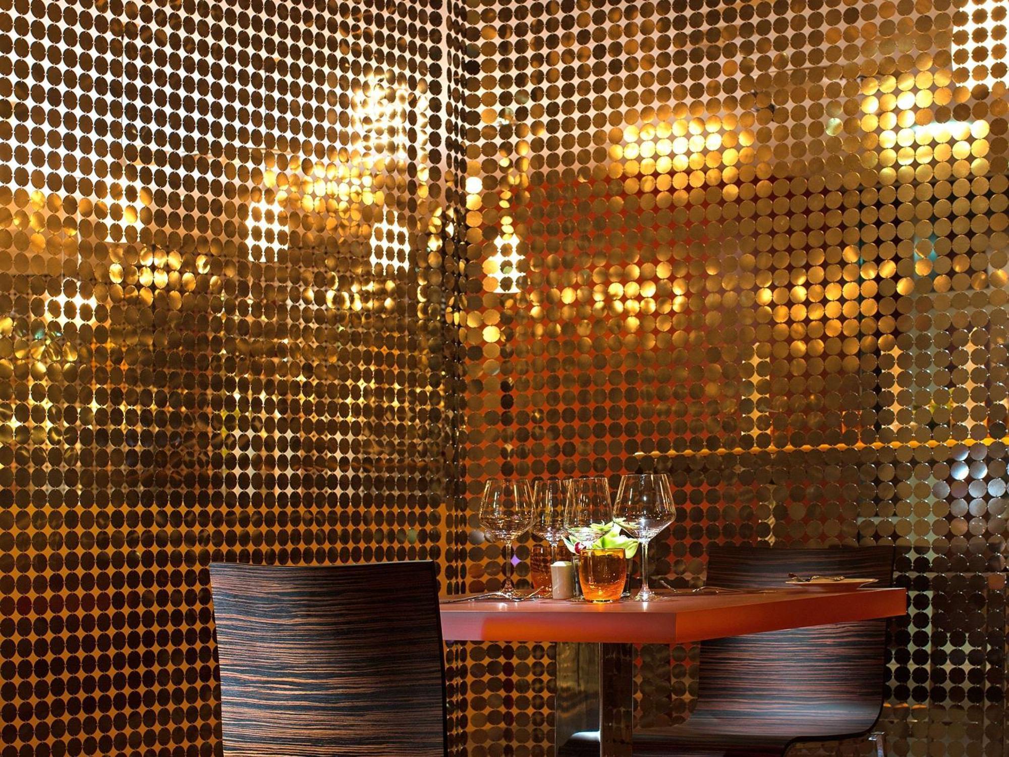 Pullman Jumeirah Lakes Towers Hotel y Residencia Dubái Exterior foto The interior of the nightclub