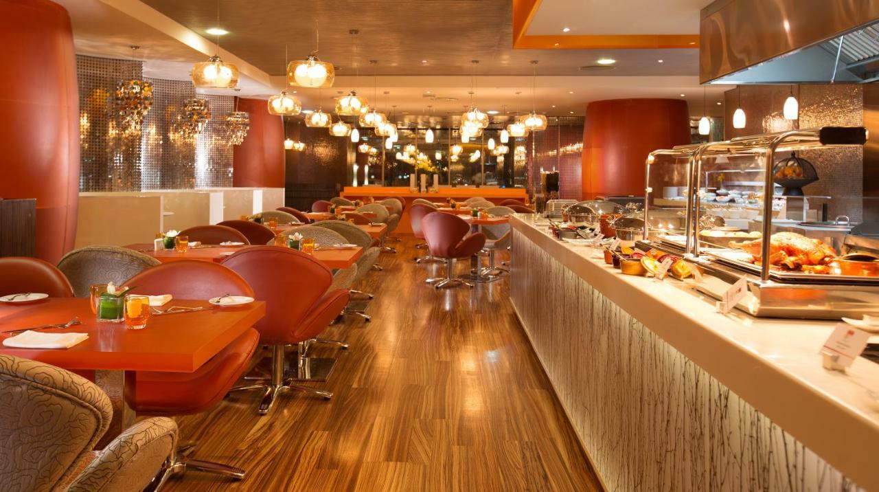Pullman Jumeirah Lakes Towers Hotel y Residencia Dubái Exterior foto The interior of the restaurant